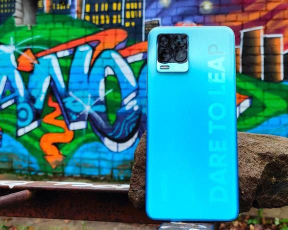 Обзор доступного камерофона Realme 8 Pro: удачный апгрейд без того отличного бюджетника